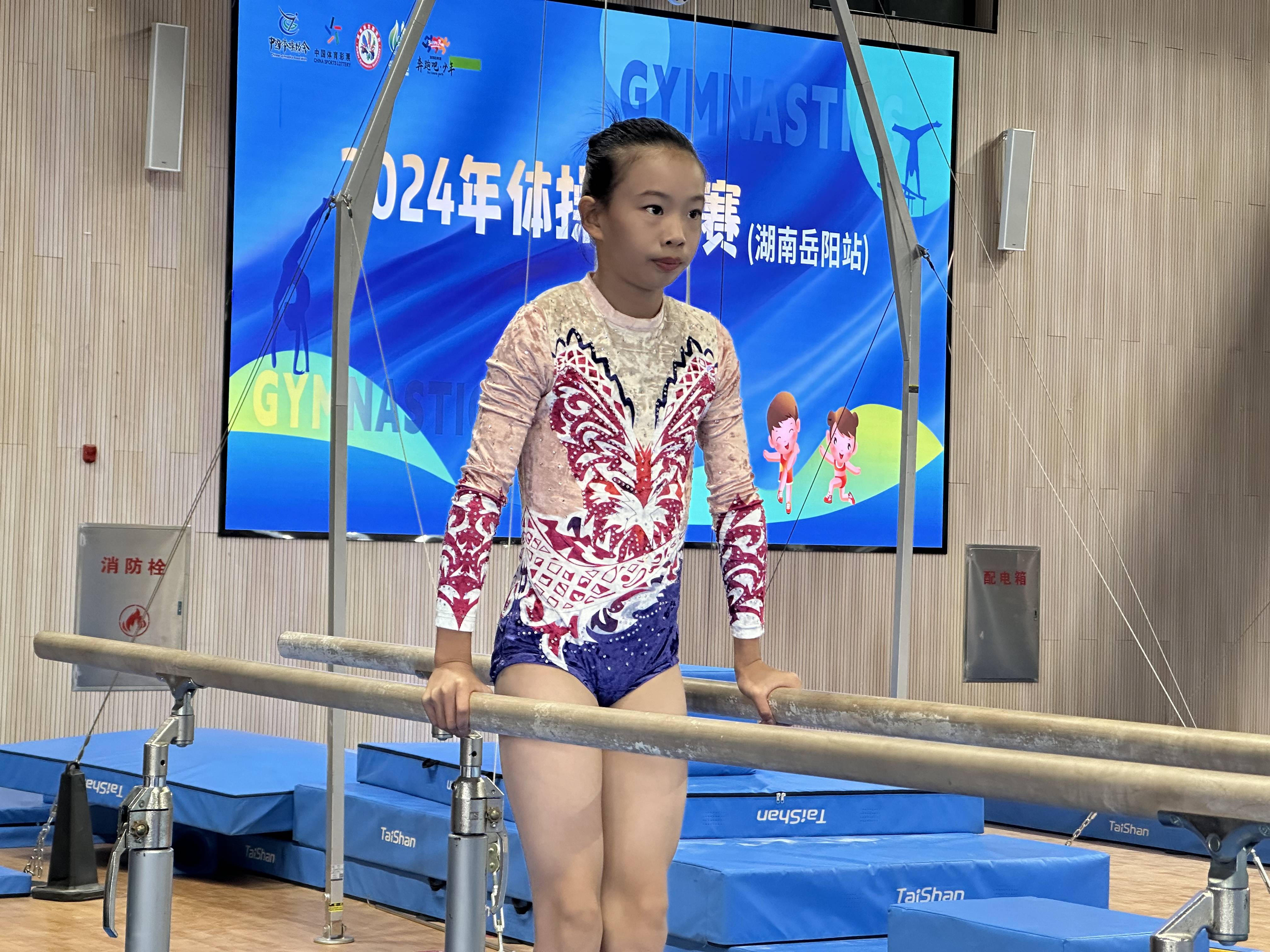 体操比赛场上竞技激烈，超高难度难度动作层出不穷